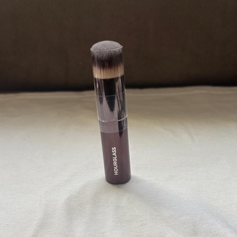 Hourglass  Brush - Black and Cream